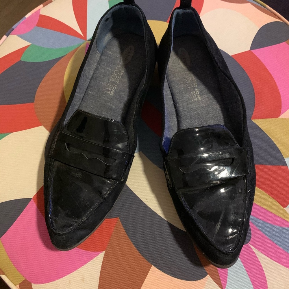 Black comfortable gel shoes